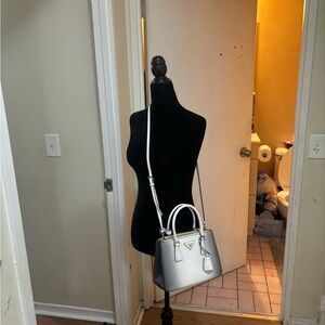 6️⃣0️⃣0️⃣0️⃣ Brand new authentic Prada bag